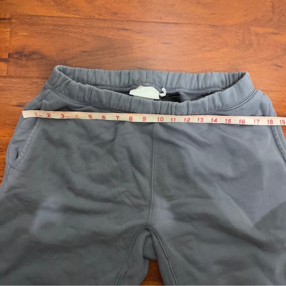 HM Fleece Shorts Size Medium - Picture 5 of 6